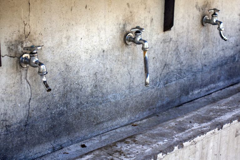 家庭の水を守るための浄水器選びと日常的な安全安心水生活のすすめ